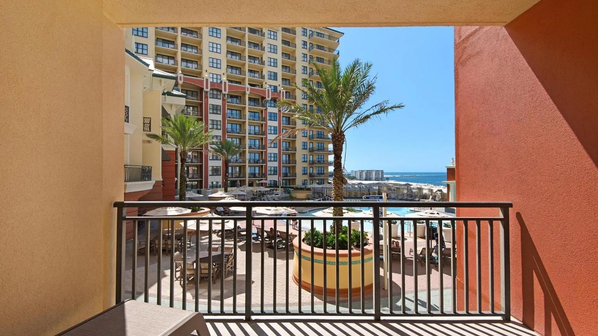 Emerald Grande W223 Destin